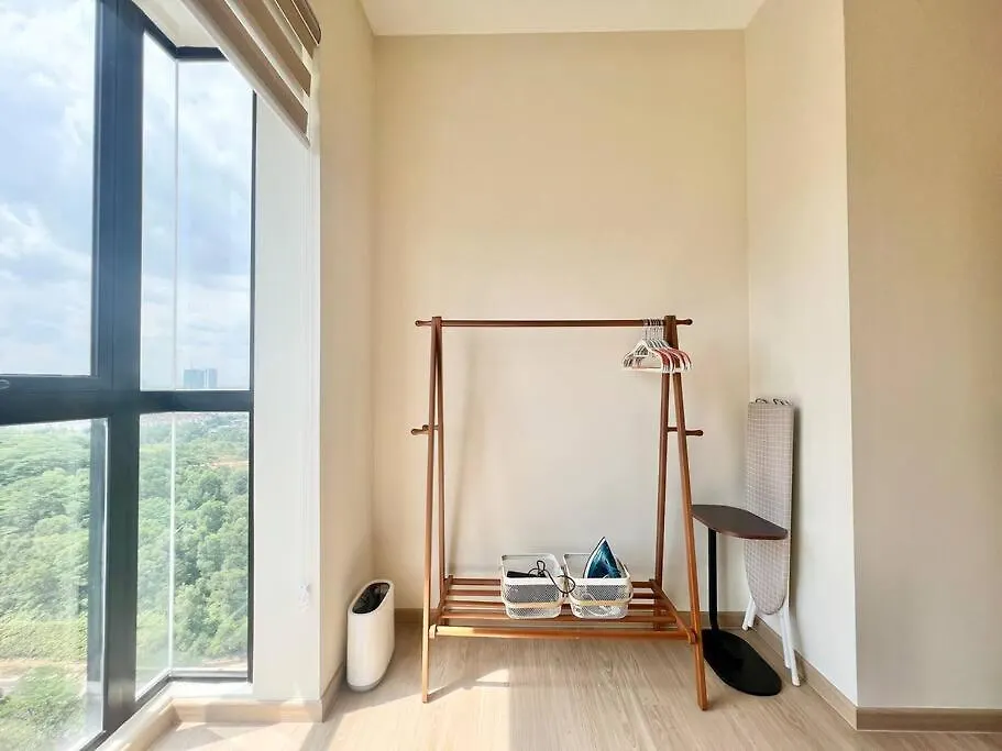 3Br Mosaic Midvalley Southkey W Bathtub Johor Bahru 0*,  Malaysia